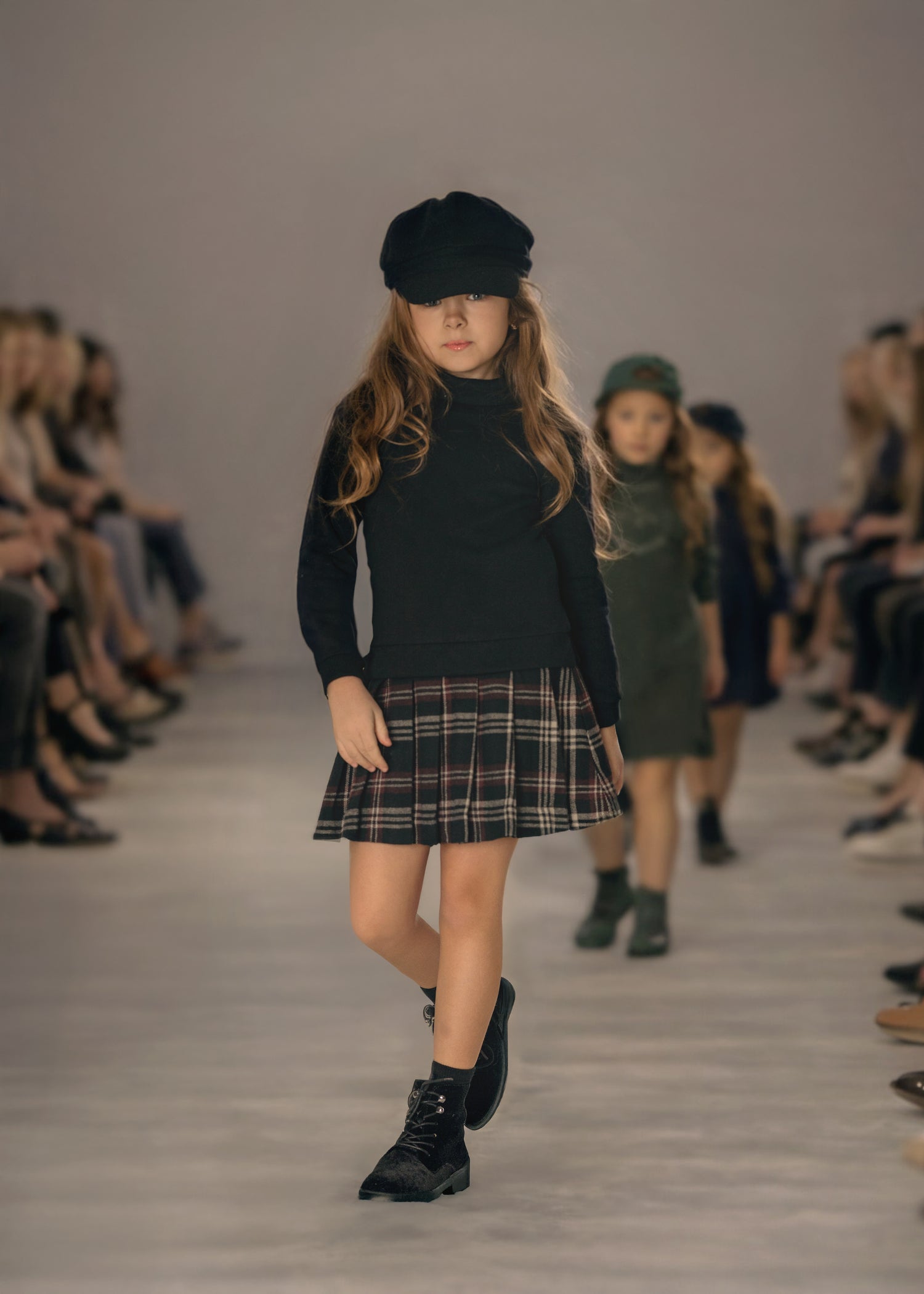 Sweatshirt Dress with Pleated Plaid